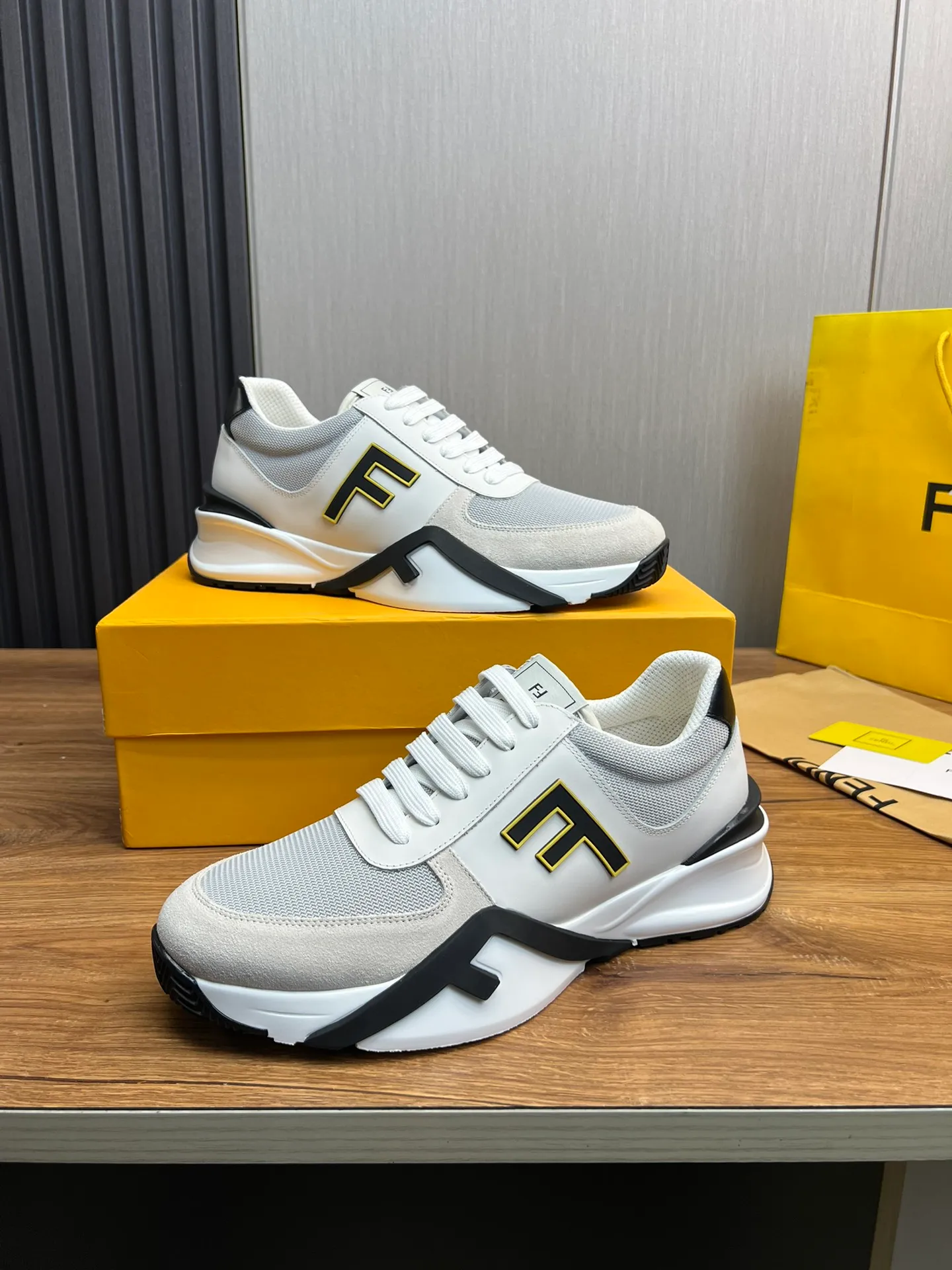 Men's shoes 💰520💰 Fendi [Fendi] hot style is on the market 🔥Fashionable casual men's shoes 🔱 Made of original cowhide + breathable mesh lining + sheepskin feet, perfect shape, top quality, you deserve it 🔜Original outsole, ultra-light, non-slip and wear-resistant 👣 Standard size 38-44 (customized in 45)